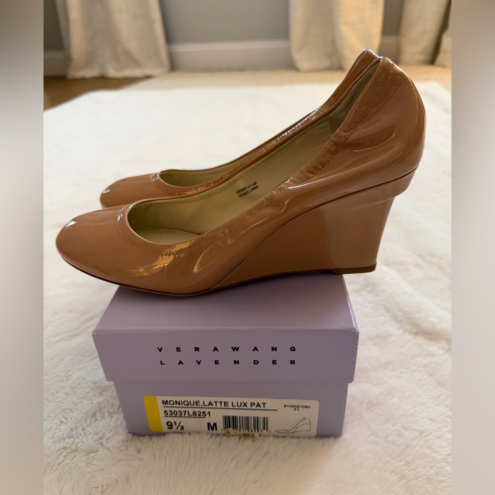 NIB Vera Wang Lavender Monique Lux Patent Wedge - Picture 5 of 13